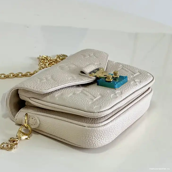Fashionrepsfam ru LV Bag 2205YA0004 0527